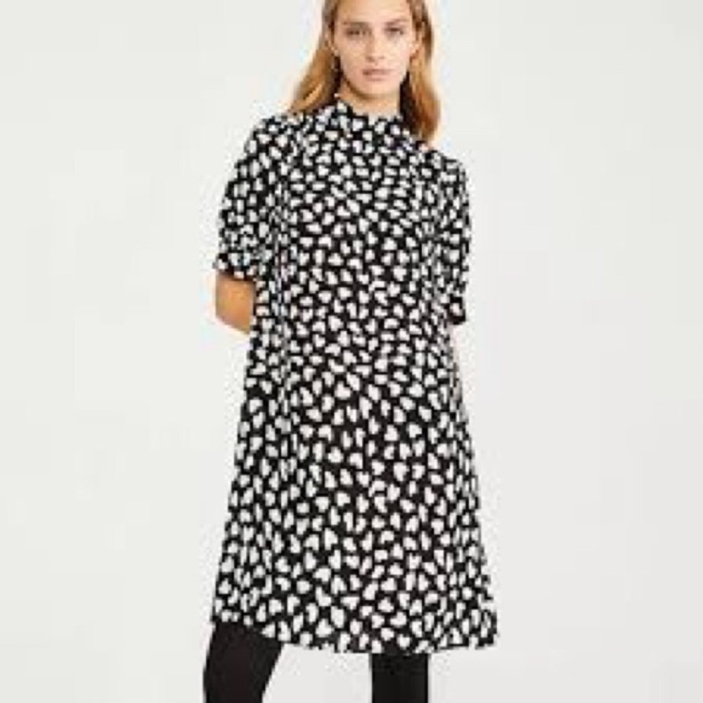 ANN TAYLOR Heart Mock Neck Shift Dress Black White Sz M Short Sleeve‎ Work Party